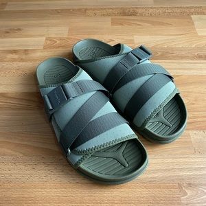 Lennon Chiller Men’s Slides by People Footwear